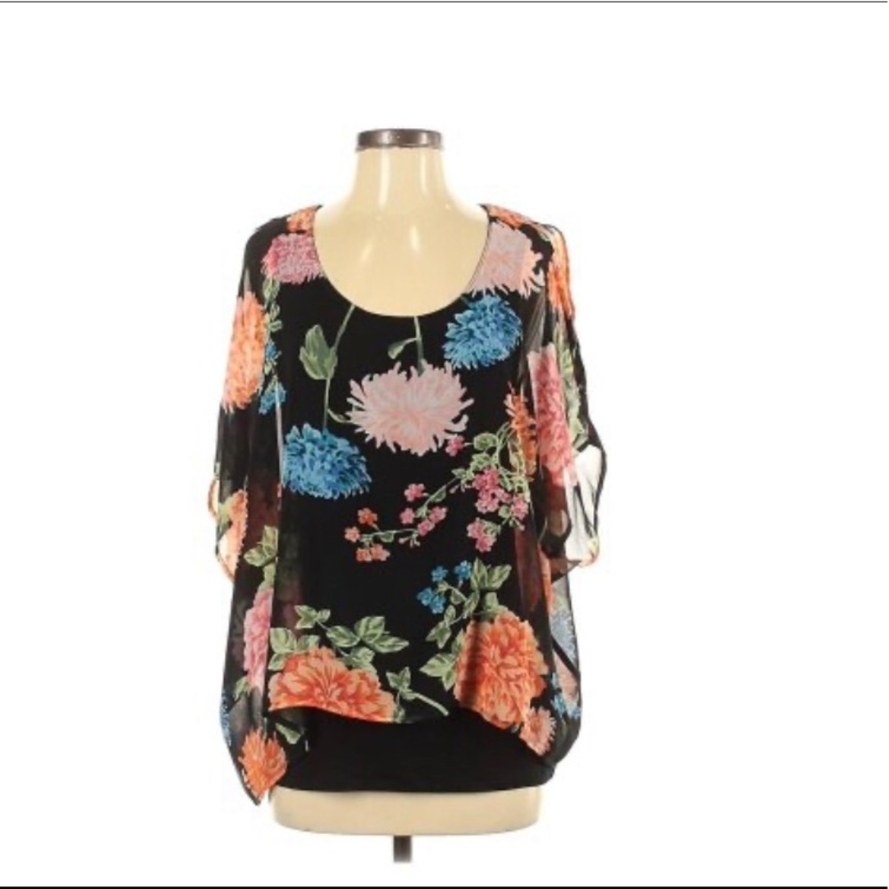 Avec Short Sleeve Blouse